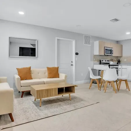 Sistrunk Shades Villa #4 - Townhome Downtown Fort Lauderdale Near Cruise Port & Fll